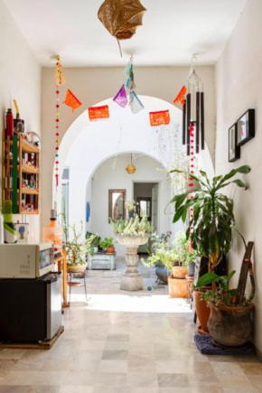 Cuarto independiente en céntrica casa colonial
